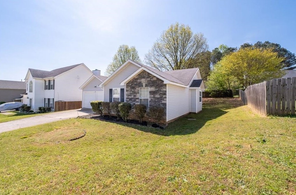 6475 Brenda Ann Dr, Lithonia, GA 30058