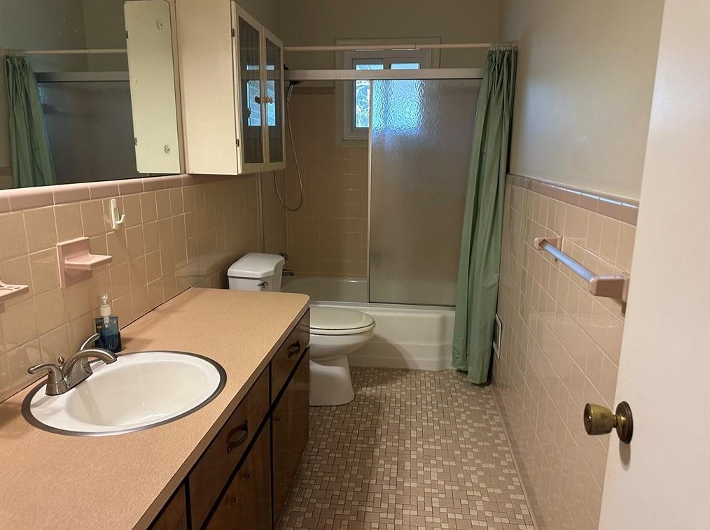 2544 Lake Capri Dr, Conyers GA  30012-2925 exterior