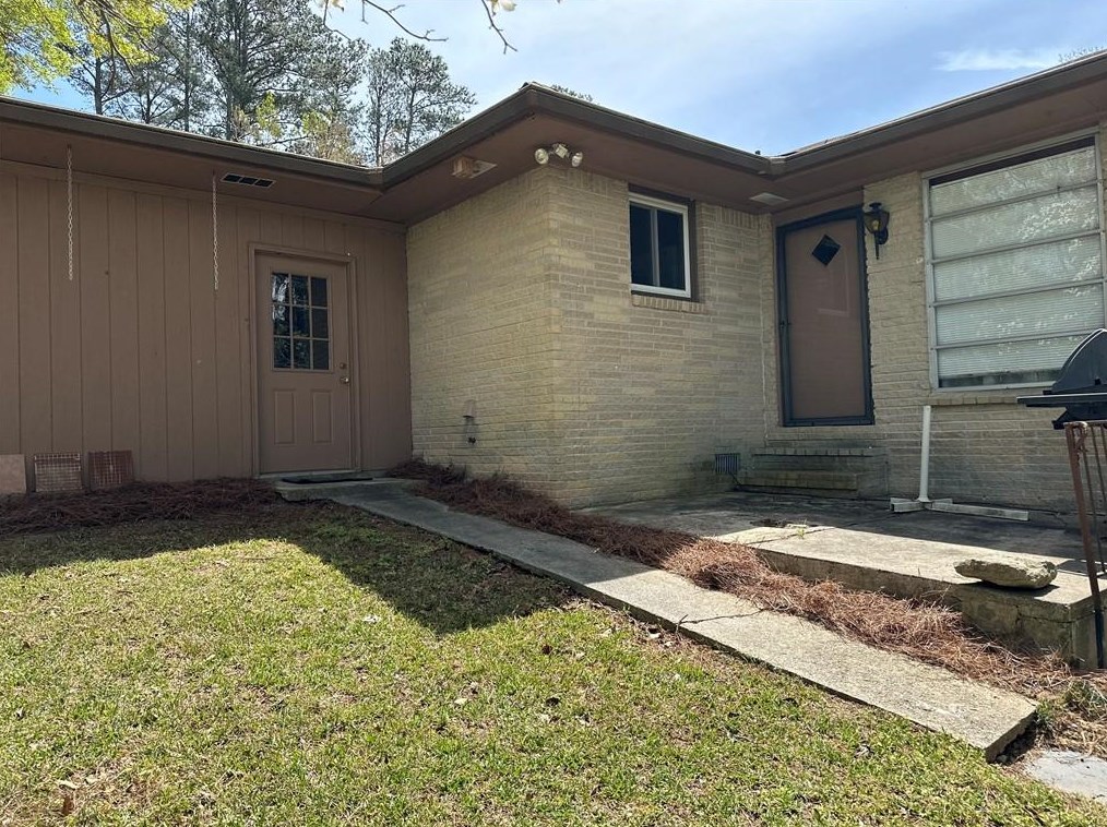 2544 Lake Capri Dr, Conyers GA  30012-2925 exterior