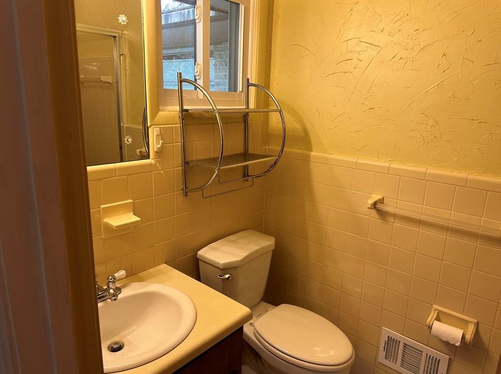 2544 Lake Capri Dr, Conyers GA  30012-2925 exterior