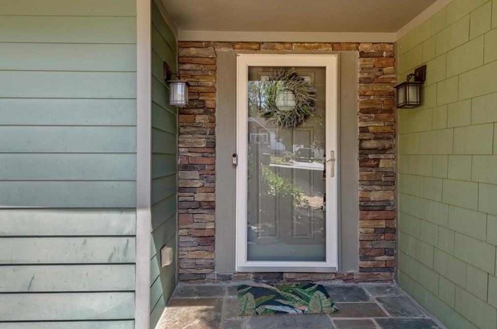 1690 Glencove Ave, Atlanta, GA 30317-2410