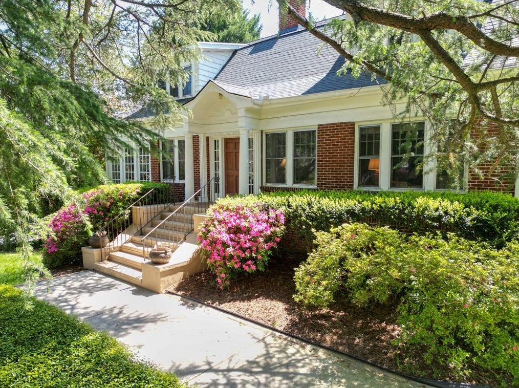 1291 Oxford Rd, Atlanta GA  30306-2427 exterior