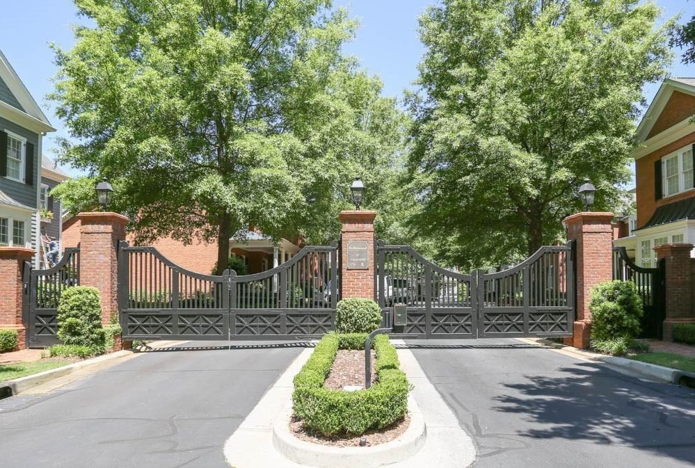 1109 Bellewood Sq, Atlanta GA exterior