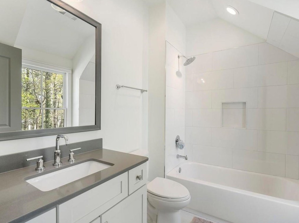 3931 Sheldon Dr, Atlanta GA  30342-4211 exterior