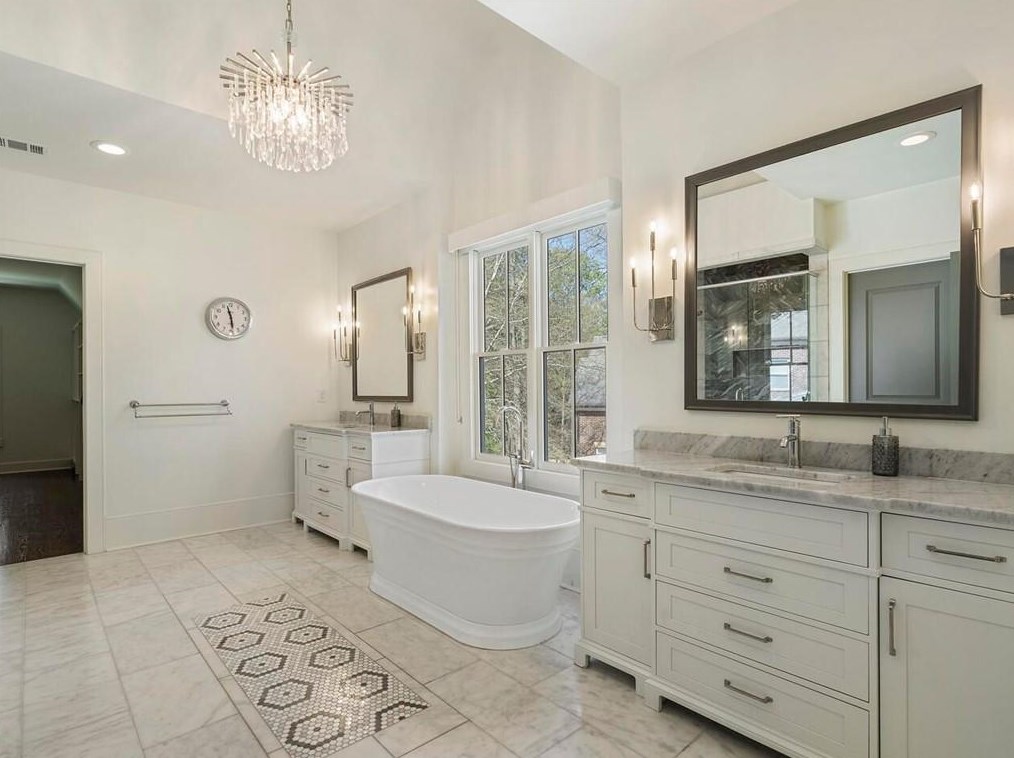 3931 Sheldon Dr, Atlanta GA  30342-4211 exterior