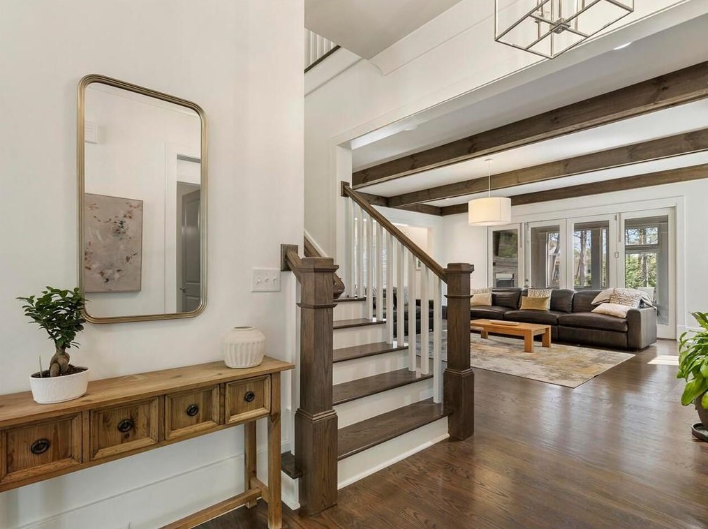 3931 Sheldon Dr, Atlanta GA  30342-4211 exterior