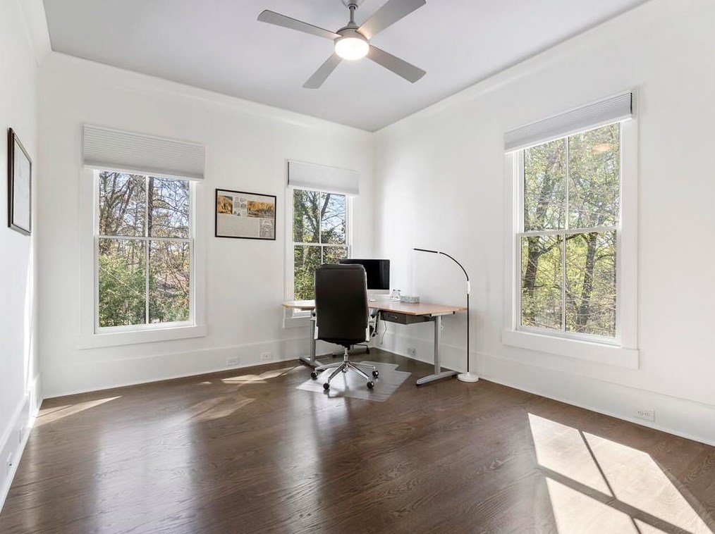 3931 Sheldon Dr, Atlanta GA  30342-4211 exterior