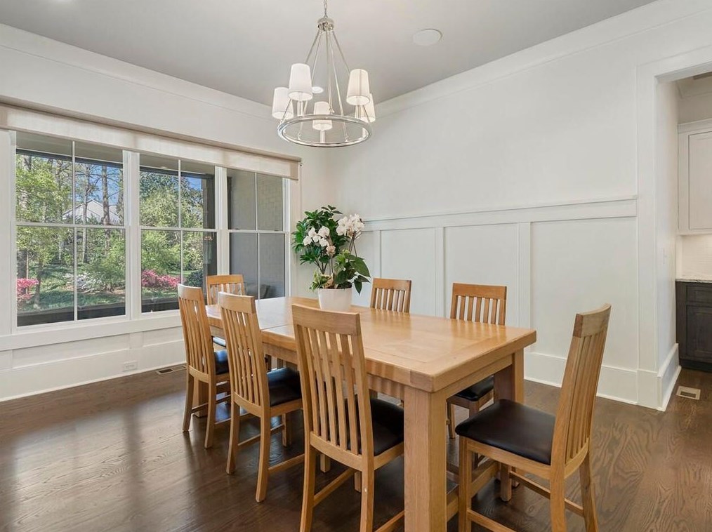 3931 Sheldon Dr, Atlanta GA  30342-4211 exterior