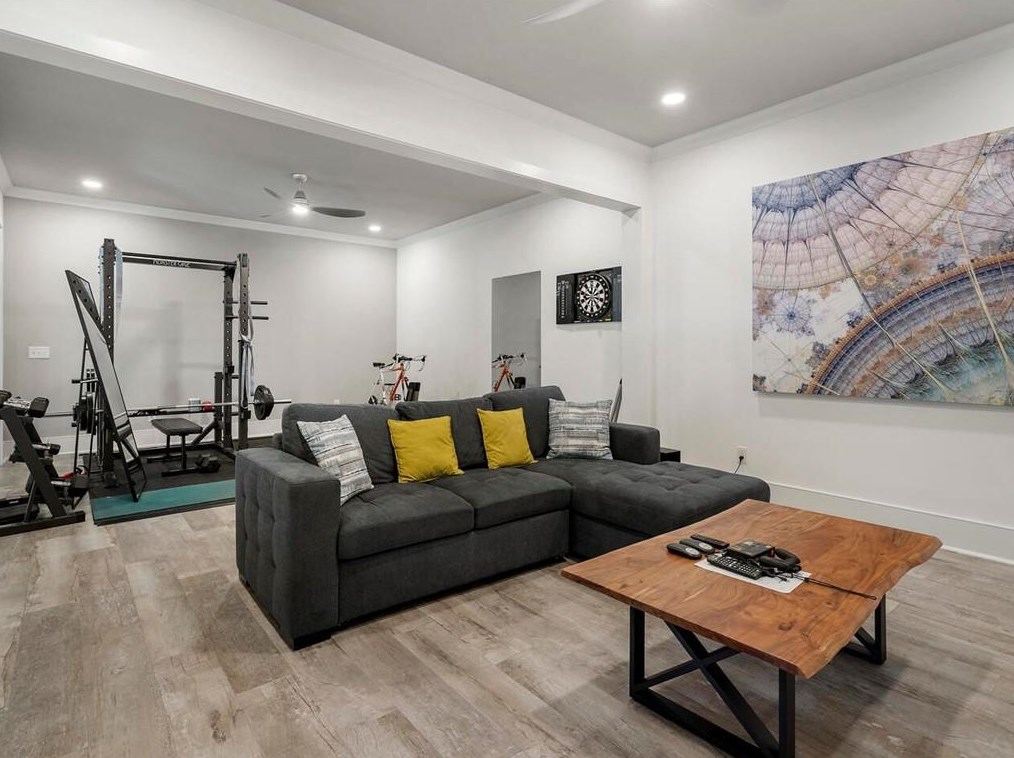 3931 Sheldon Dr, Atlanta GA  30342-4211 exterior