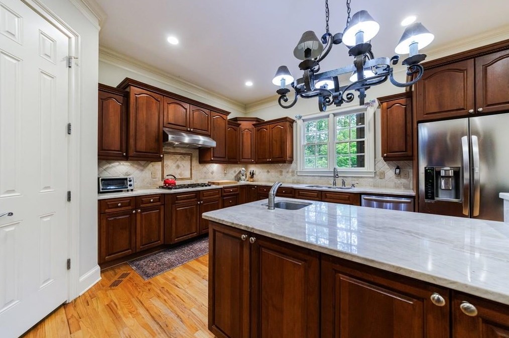 2429 Fairoaks Rd, Decatur GA  30033-1335 exterior