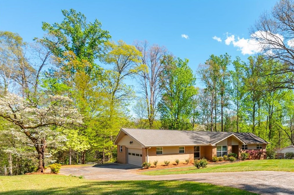 4079 Winding Valley Dr, Smyrna, GA 30082-3744