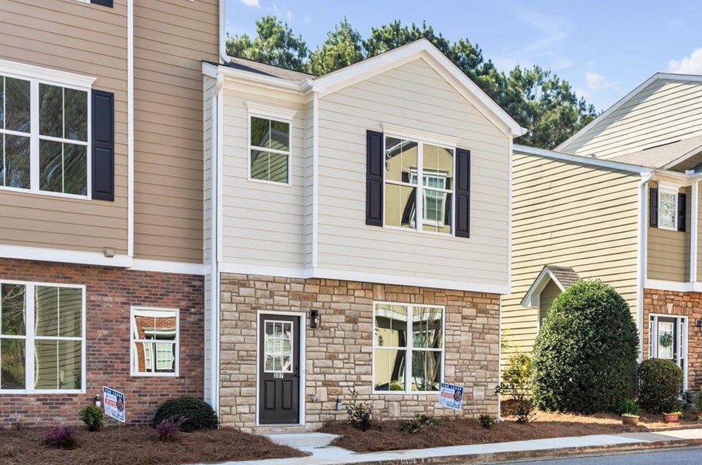 207 Riverstone Commons Cir, Holly Springs, GA 30114