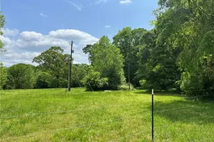 121 Carver Dr, Jefferson, GA 30549 - Photo 2