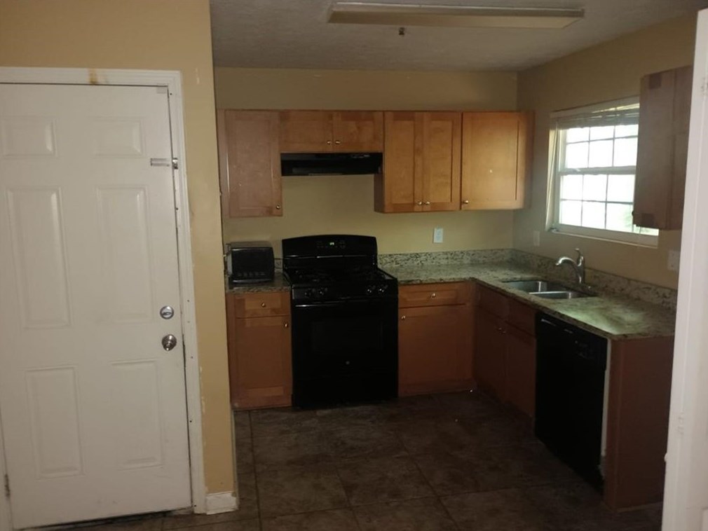 851 Forest Path, Stone Mountain, GA 30088