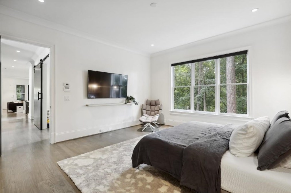 5335 Mount Vernon Pkwy, Atlanta GA  30327-4735 exterior