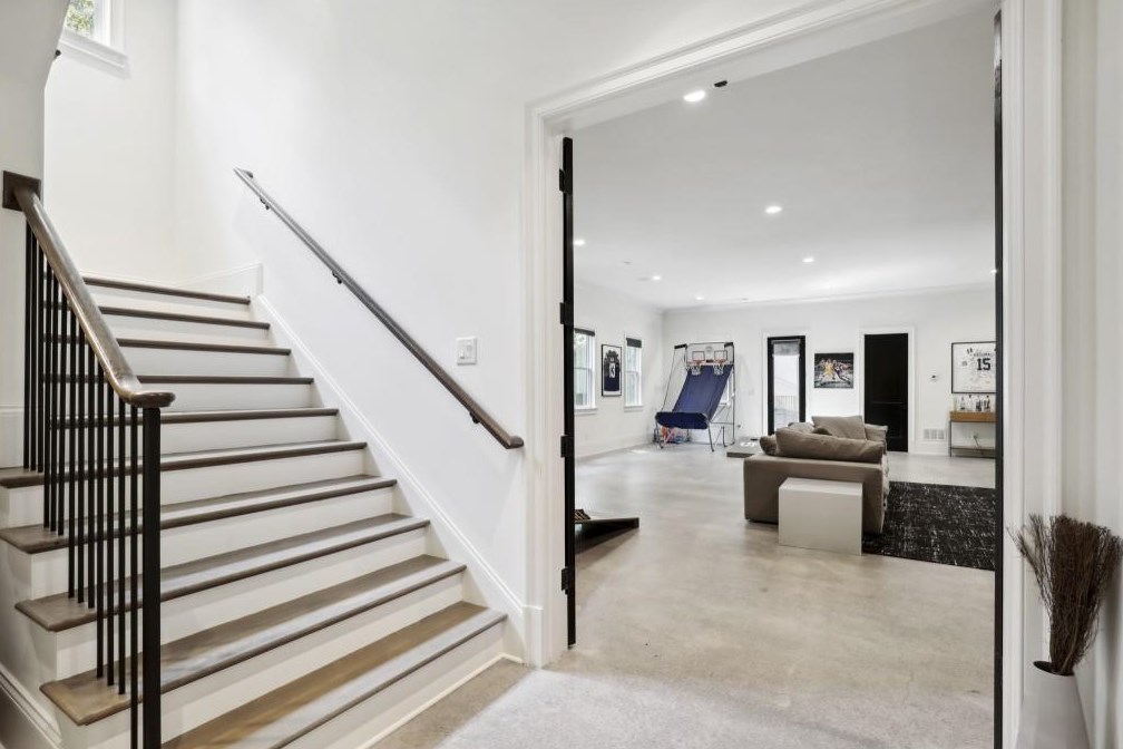 5335 Mount Vernon Pkwy, Atlanta GA  30327-4735 exterior