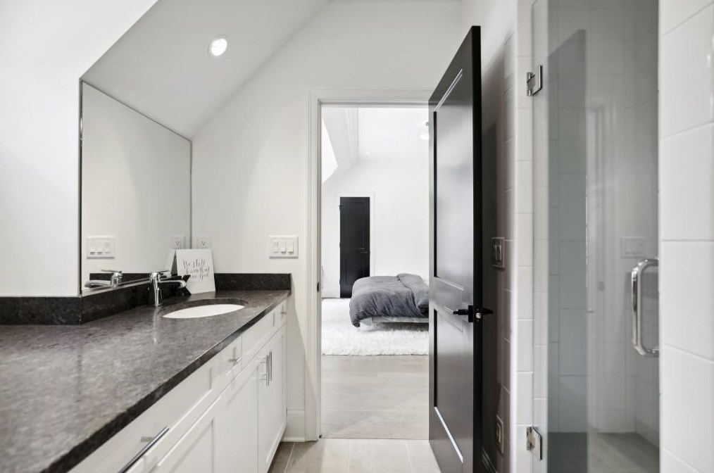 5335 Mount Vernon Pkwy, Atlanta GA  30327-4735 exterior