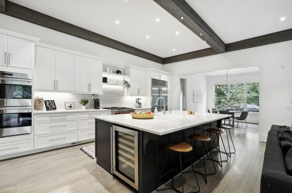 5335 Mount Vernon Pkwy, Atlanta GA  30327-4735 exterior