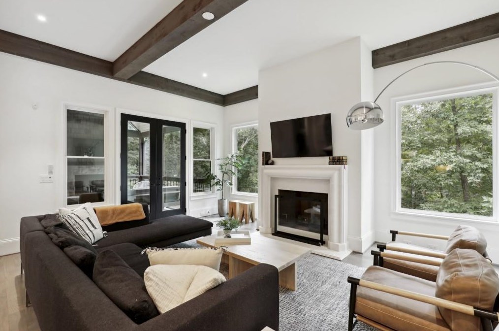 5335 Mount Vernon Pkwy, Atlanta GA  30327-4735 exterior