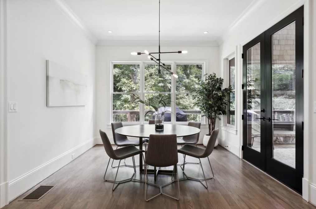 5335 Mount Vernon Pkwy, Atlanta GA  30327-4735 exterior