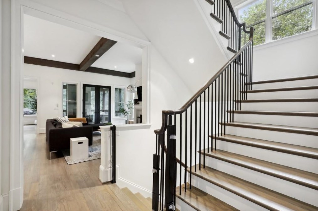 5335 Mount Vernon Pkwy, Atlanta GA  30327-4735 exterior