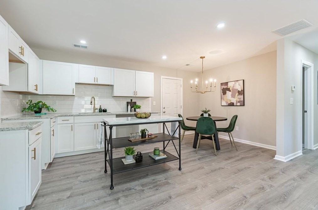 5864 Ronnie Dr, Rex GA 30273-1059 exterior