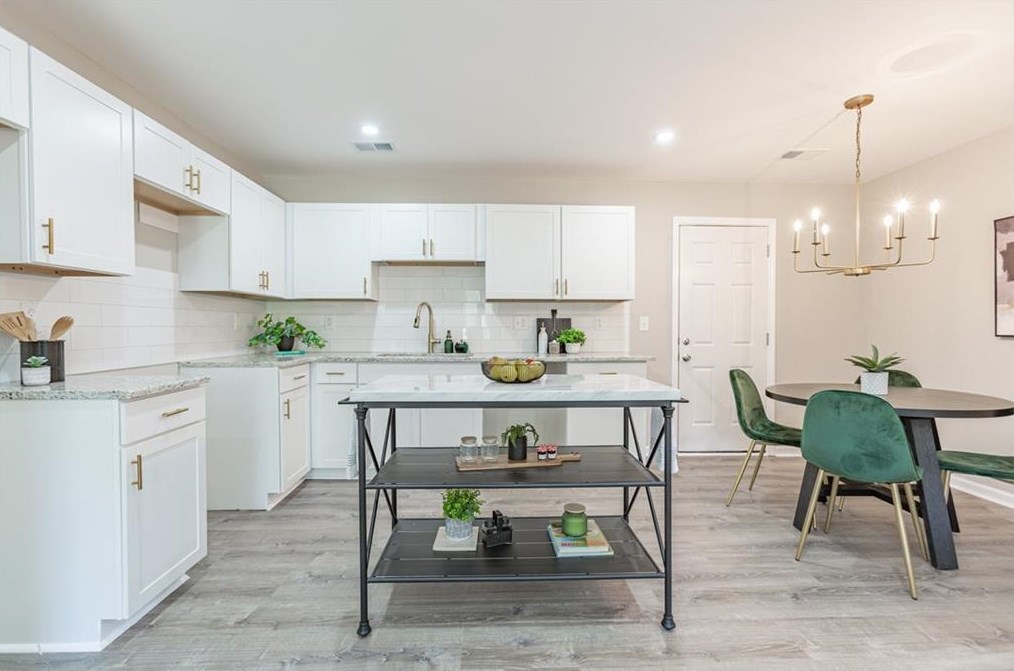 5864 Ronnie Dr, Rex GA 30273-1059 exterior