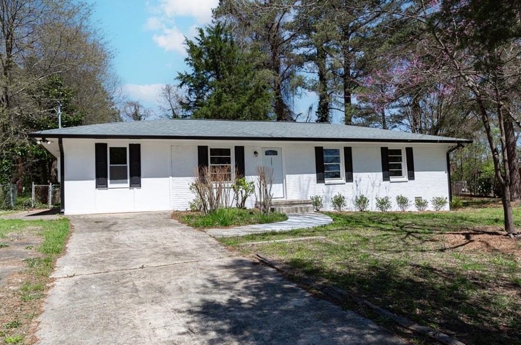 5864 Ronnie Dr, Rex GA 30273-1059 exterior