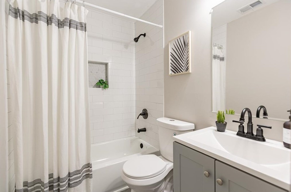 5864 Ronnie Dr, Rex GA 30273-1059 exterior