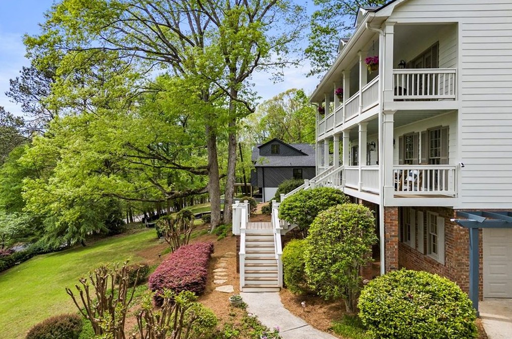 10830 Shallowford Rd, Roswell, GA 30075