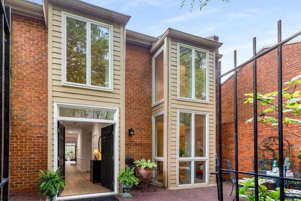 69 Willow Gln, Atlanta GA  30342-1341 exterior