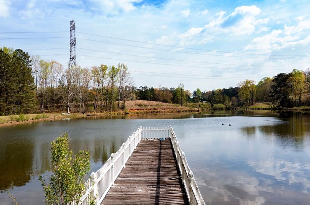 8111 Dallas Acworth Hwy, Dallas GA 30132-7936 exterior