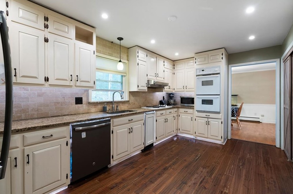 8111 Dallas Acworth Hwy, Dallas GA 30132-7936 exterior