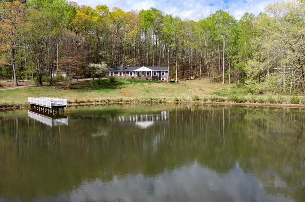 8111 Dallas Acworth Hwy, Dallas GA 30132-7936 exterior