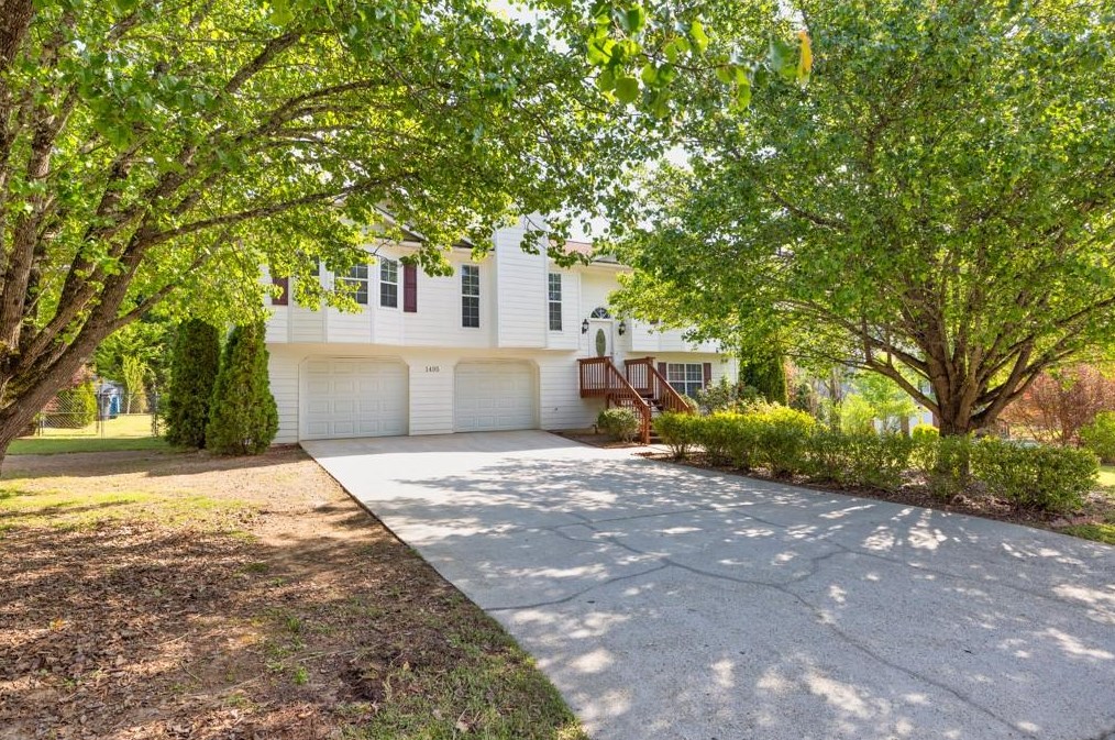 1495 Chalet Cir, Lawrenceville GA  30043-6902 exterior