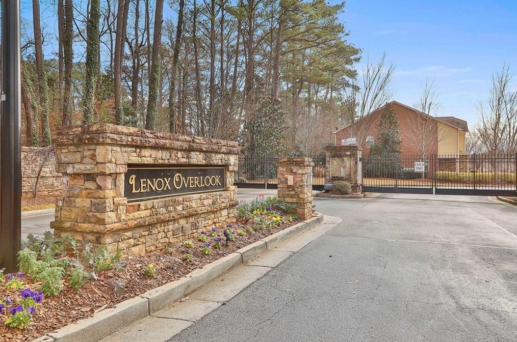 1568 Lenox Overlook Rd, Atlanta GA  30329-1528 exterior