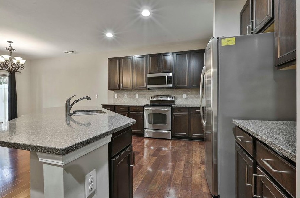 1568 Lenox Overlook Rd, Atlanta GA  30329-1528 exterior