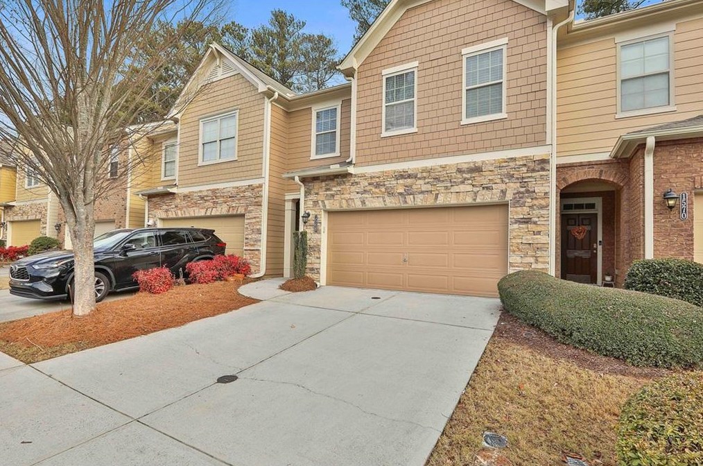 1568 Lenox Overlook Rd, Atlanta GA  30329-1528 exterior