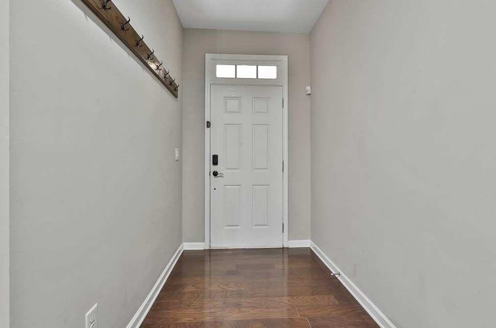 1568 Lenox Overlook Rd, Atlanta GA  30329-1528 exterior