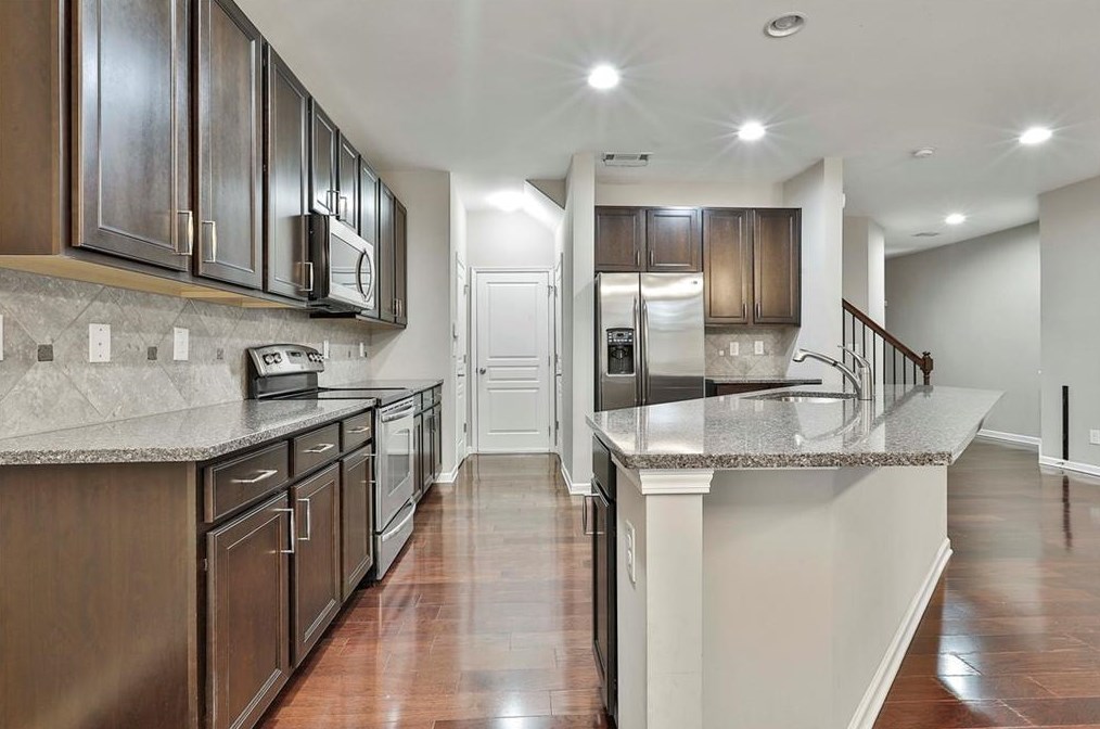 1568 Lenox Overlook Rd, Atlanta GA  30329-1528 exterior