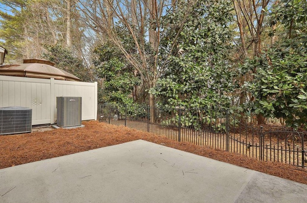 1568 Lenox Overlook Rd, Atlanta GA  30329-1528 exterior