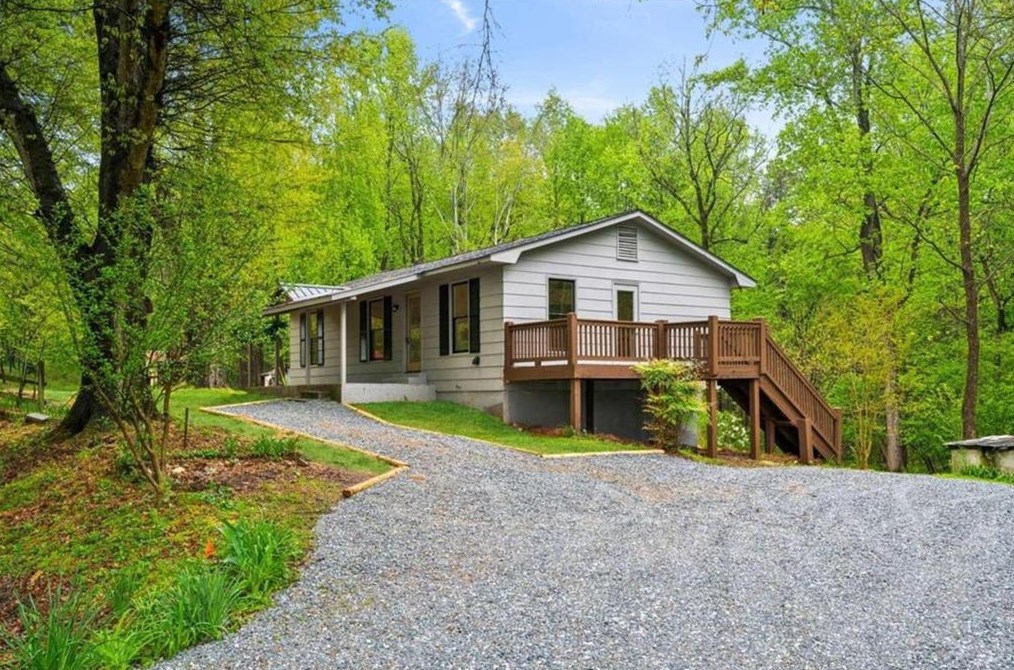 862 Hickory Flat Rd, Gillsville, GA 30543-4109