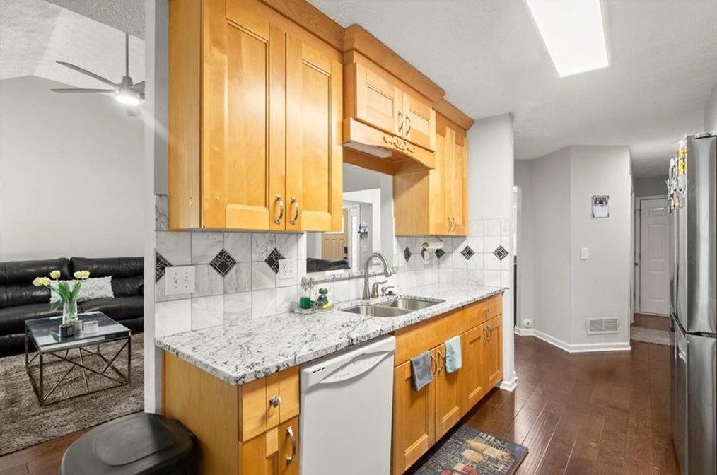 3905 Piper Glen Dr, Buford GA  30519-3987 exterior