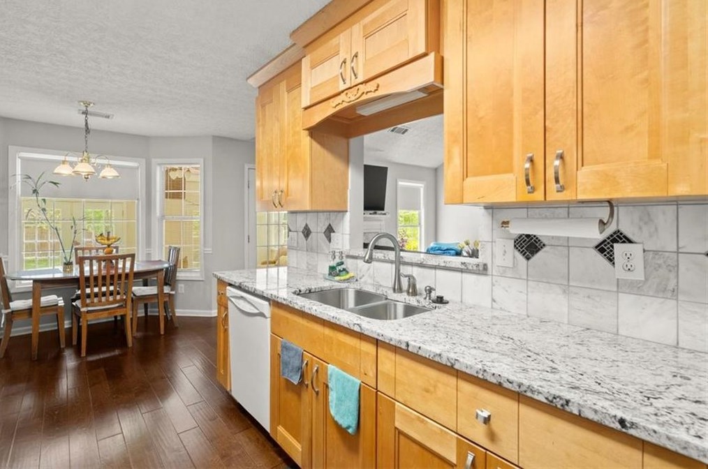 3905 Piper Glen Dr, Buford GA  30519-3987 exterior