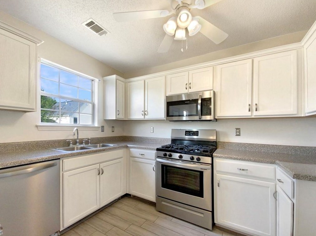 3382 Waggoner Pl, Rex GA 30273-5215 exterior