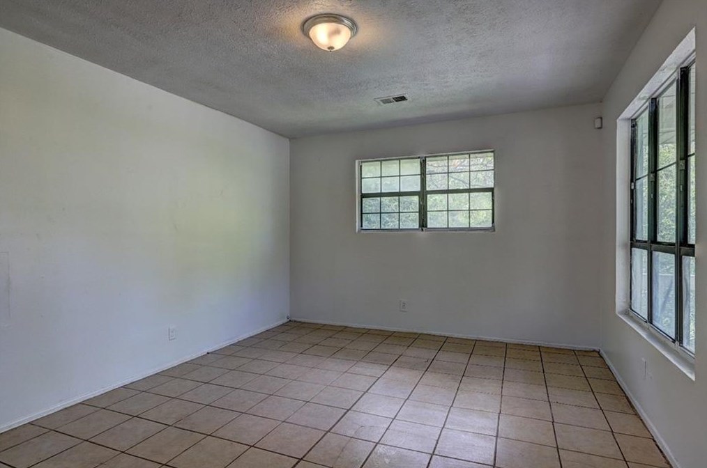 487 Cowan St, Macon, GA 31217-3716