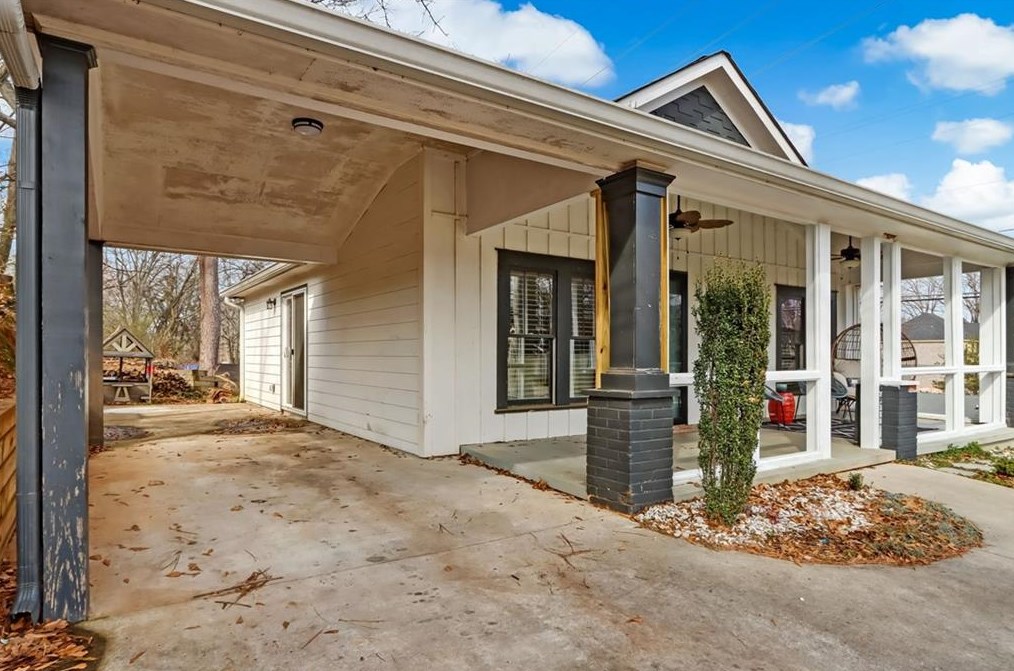 685 Poplar St, Buford, GA 30518