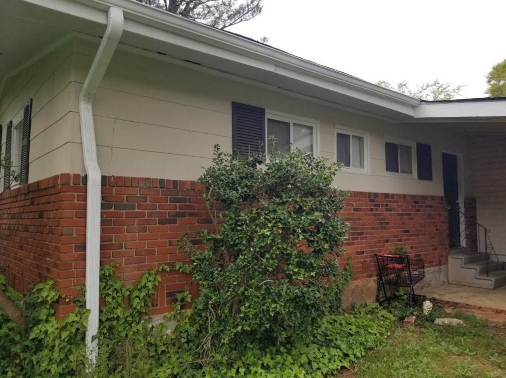 2351 Pinewood Dr, Decatur, GA 30032-5436