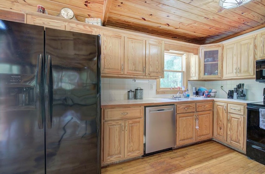 4134 Dews Pond Rd, Calhoun GA  30701-4337 exterior