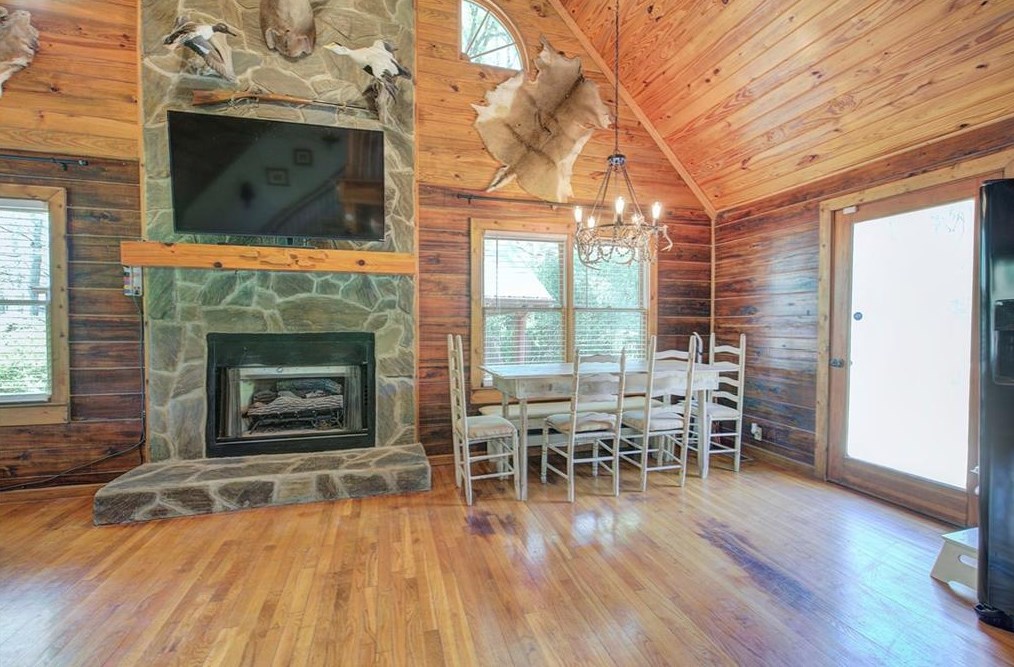 4134 Dews Pond Rd, Calhoun GA  30701-4337 exterior